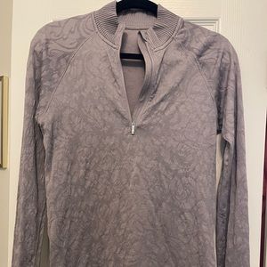 Grey lulu lemon pullover